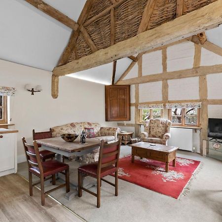 Gardeners Cottage Near 레드베리 외부 사진