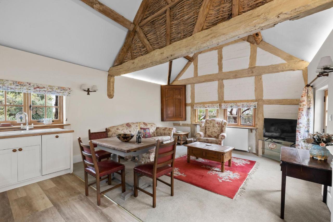 Gardeners Cottage Near 레드베리 외부 사진